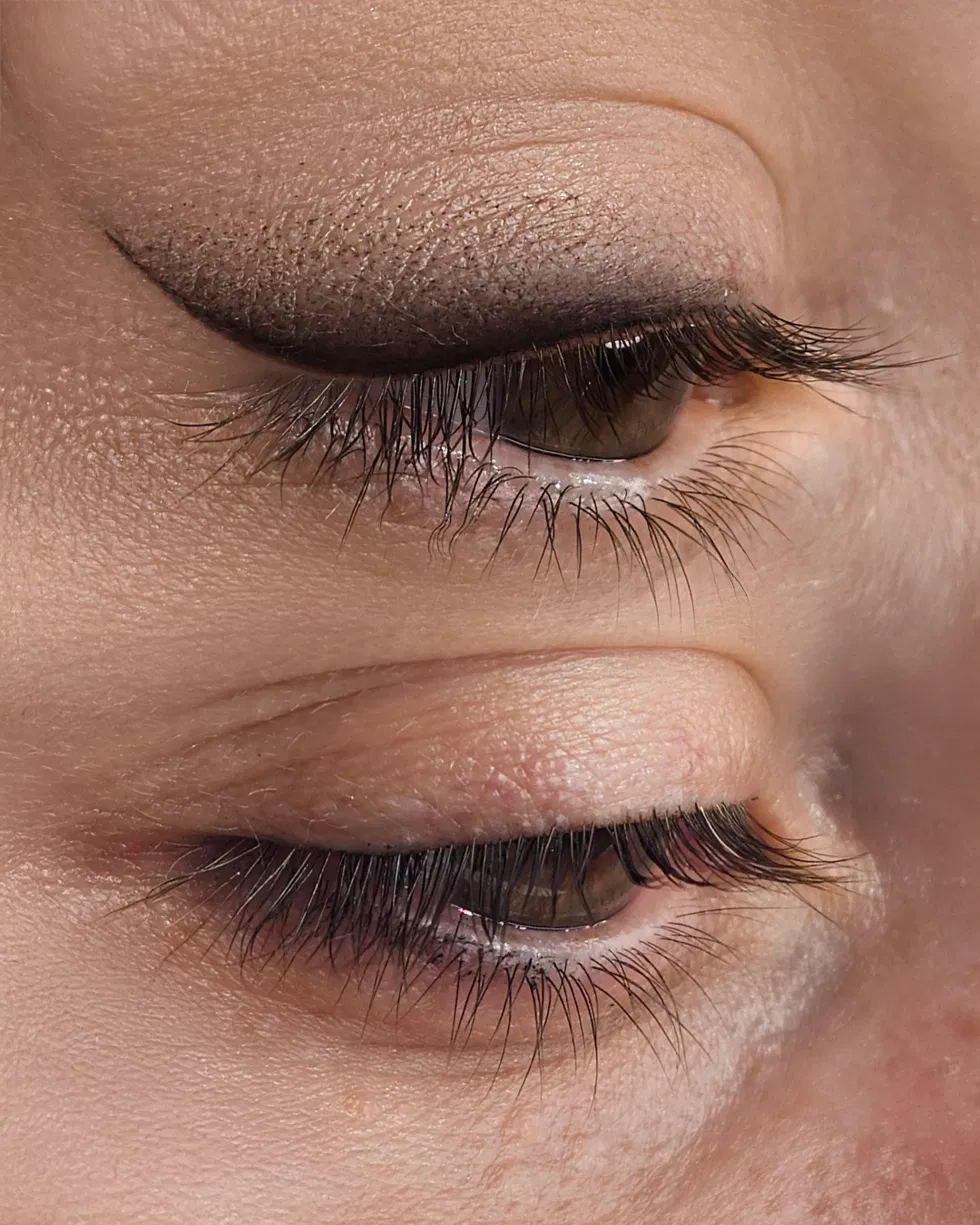 Macro occhi con eyeliner permanente
